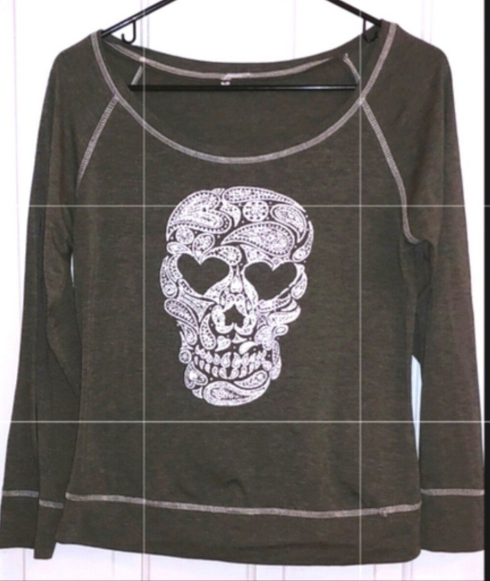 Skull Graphic Long-Sleeve Women's Sweater